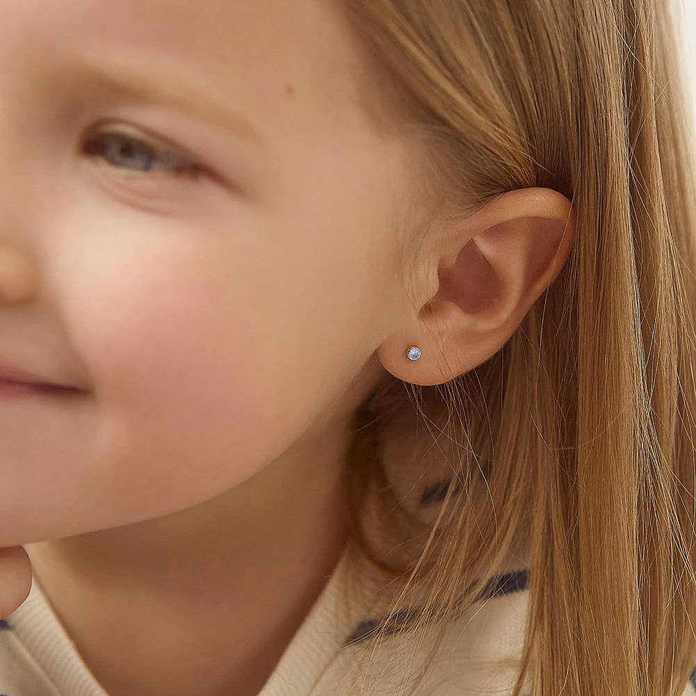 In Season Jewelry - Vendita all'ingrosso Orecchini - Bambini - Orecchini per neonati/bambini piccoli con pietra di nascita a castone sottile in oro 14k26