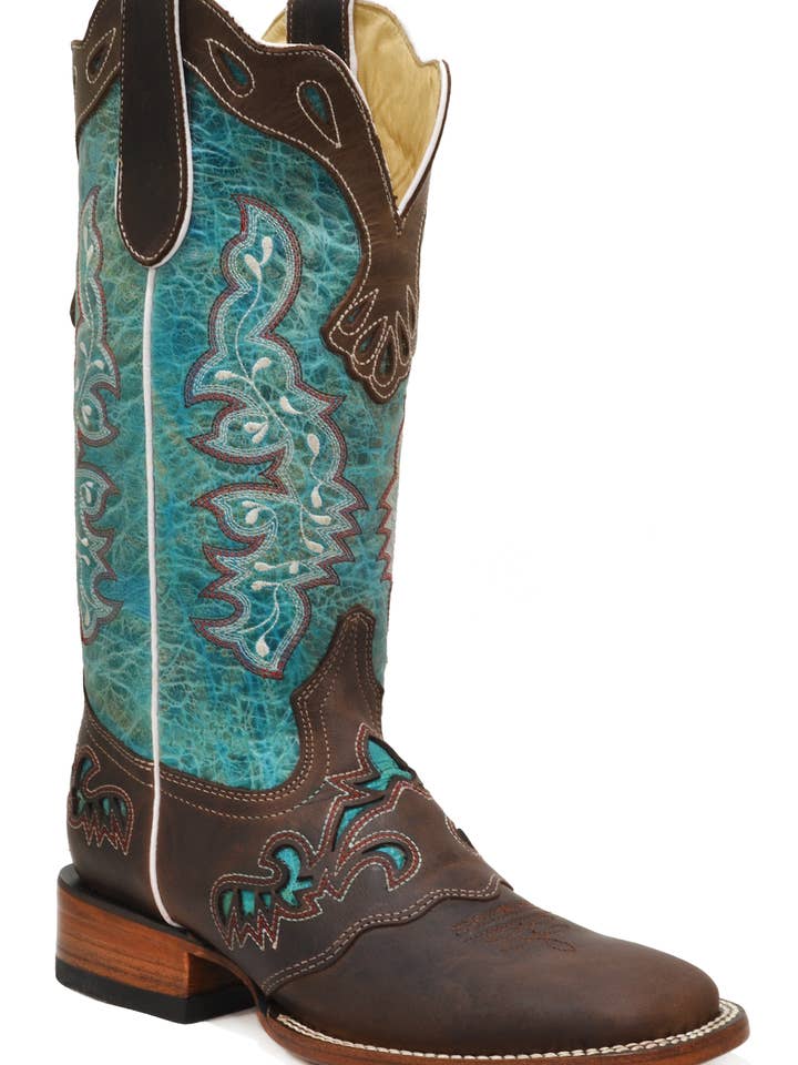 VERDE Bota de cowboy feminina RedHawk Boot Co. em couro verde com bico quadrado largo, bordados e recortes a laser para venda a revendedores na Faire5