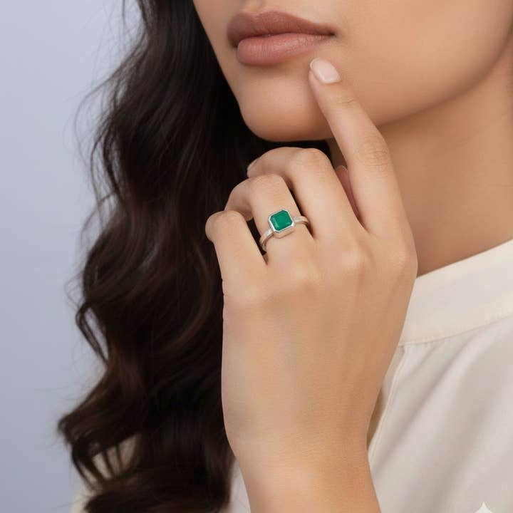 Anillo de esmeralda cuadrada de 2,5 CT en plata italiana talla 7 para venta al por mayor de Aromatik Australia
