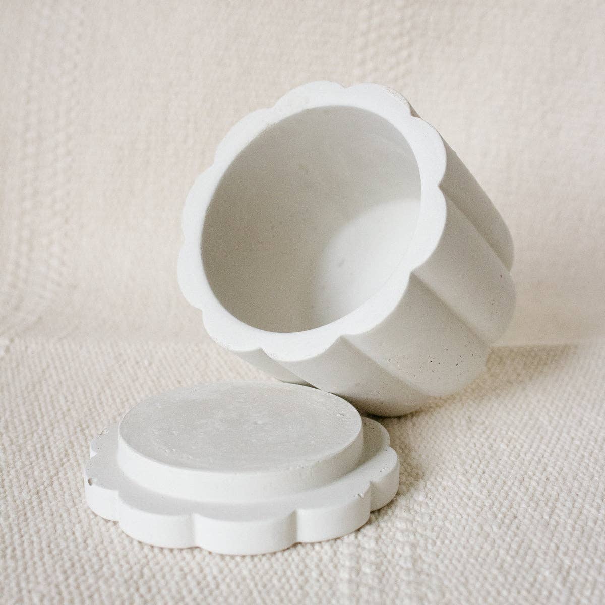 Moderniche - Wholesale Candle Holder - 7oz Empty Concrete Candle Jar  w/ Lid Option - Scallop Style8