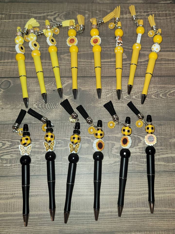 Stylo à bille perlé - Marguerite, Papillon ou Gnome, comprend une recharge de stylo pour la vente par So Sweet of You