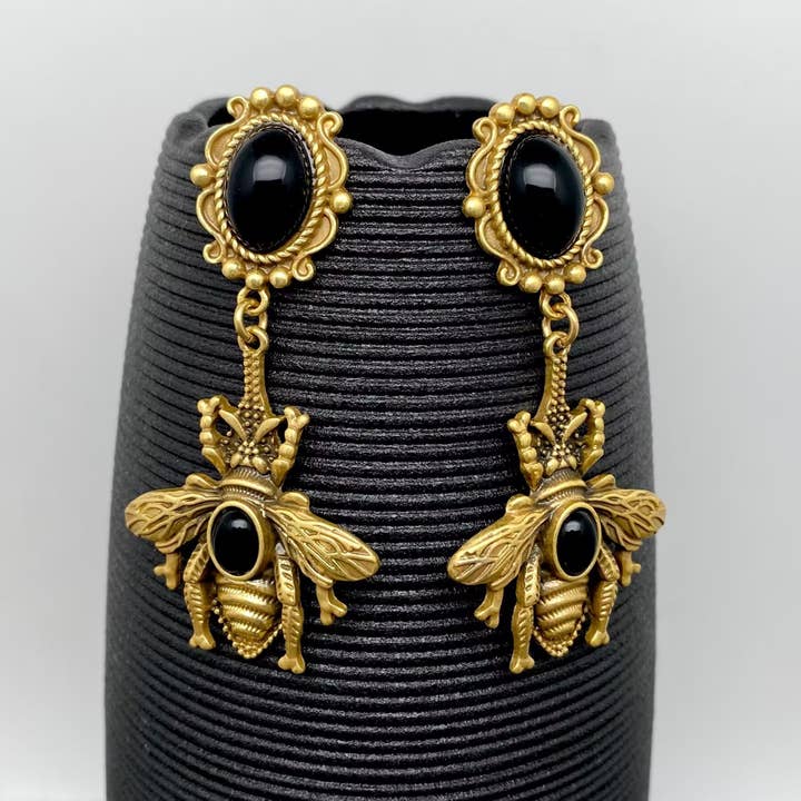 Mio Queena – wholesale Dangle earrings – Vintage Bee Dangle Earrings1