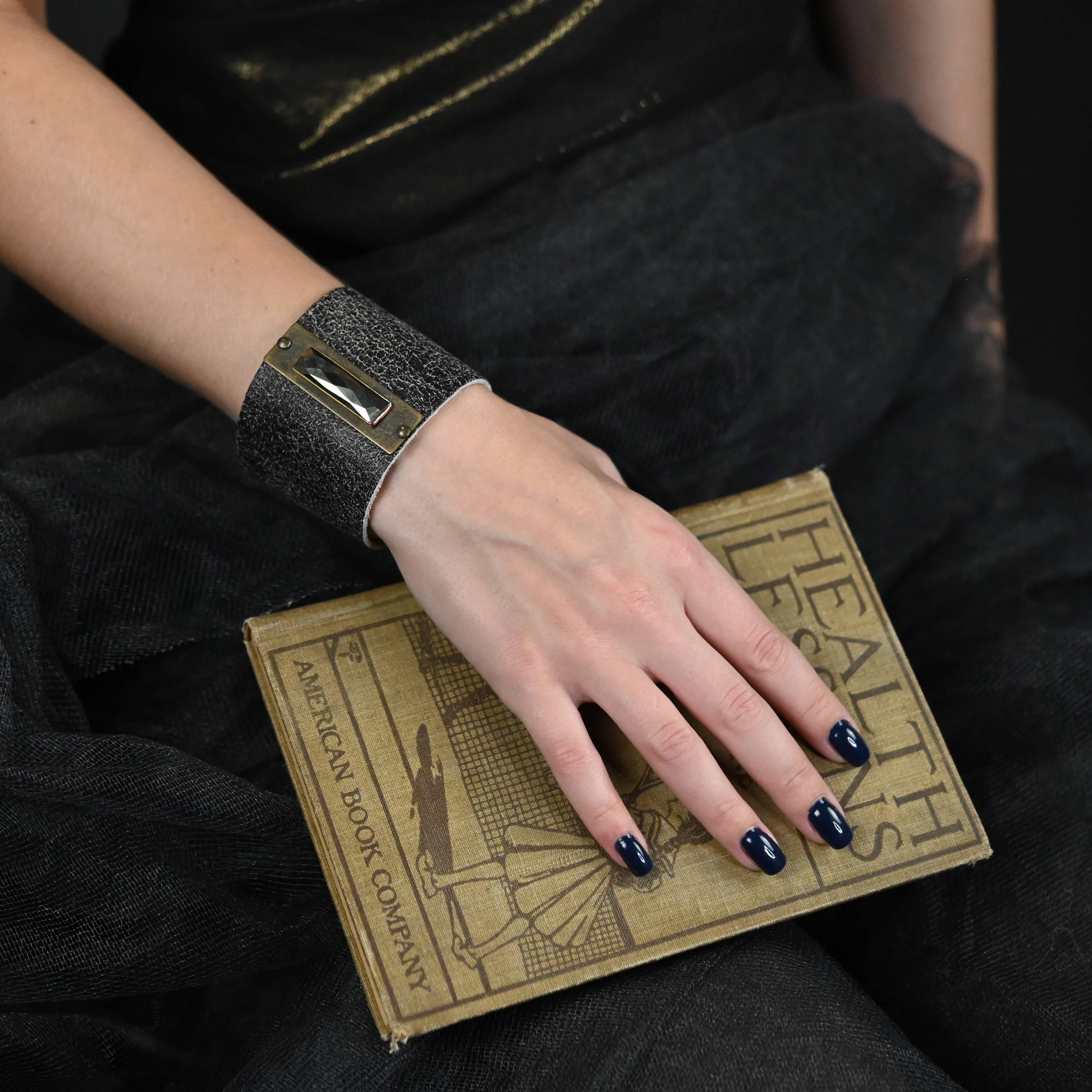 KBD Studio - Venta al por mayor Pulseras tipo brazalete - Brazalete de cuero de 5 cm con piedra semipreciosa (marrón envejecido)2