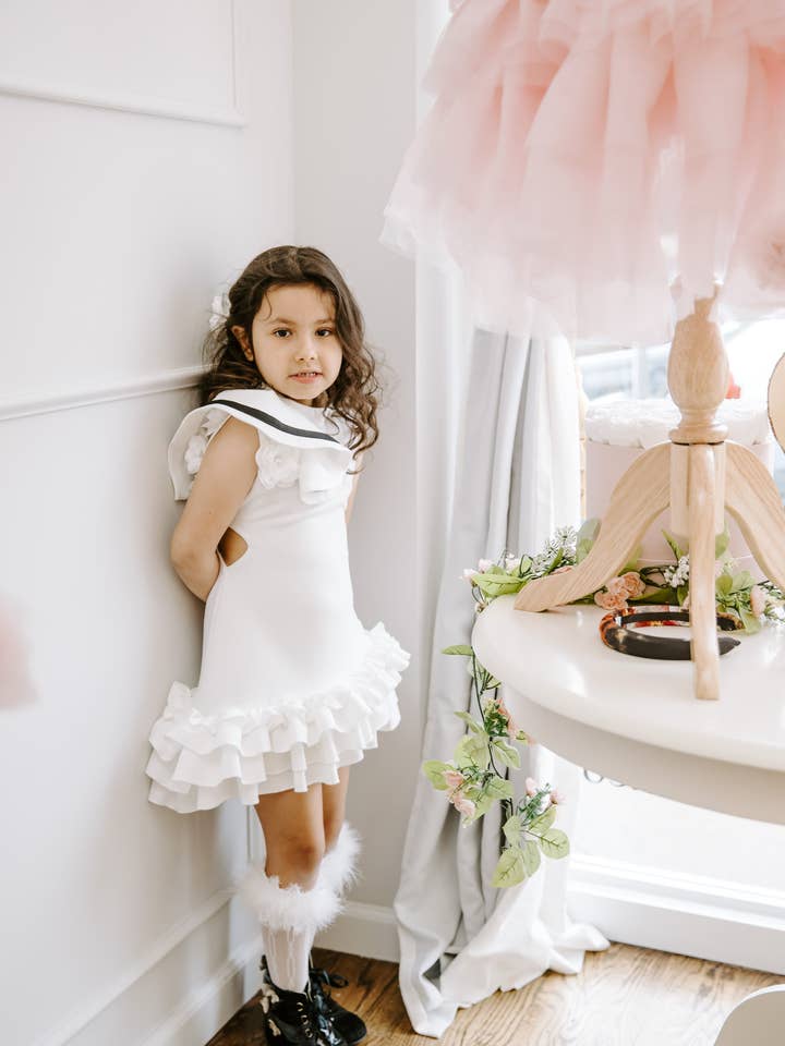 Petite Maison Kids – Großhandel Kleid – Kinder – Alex Weißes Rüschenkleid mit schwarzer Kontrastlinie12