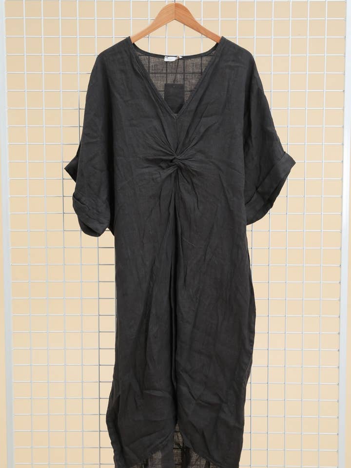 Lea & Luc - Grandes Tailles - Wholesale Dress - Women's - Plus size linen dress V neckline SKU 79095