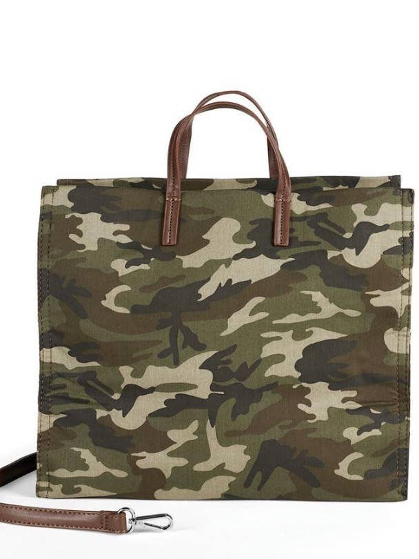 Melinda draagtas voor wholesale door Sassy Chic Fashion LLC