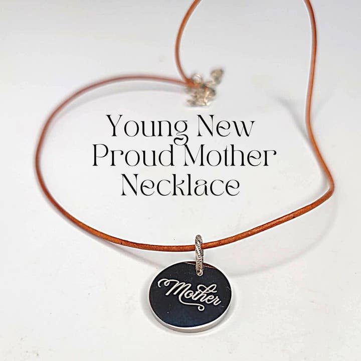 Collier Proud New Mother pour la vente par Beauty In Stone Jewelry
