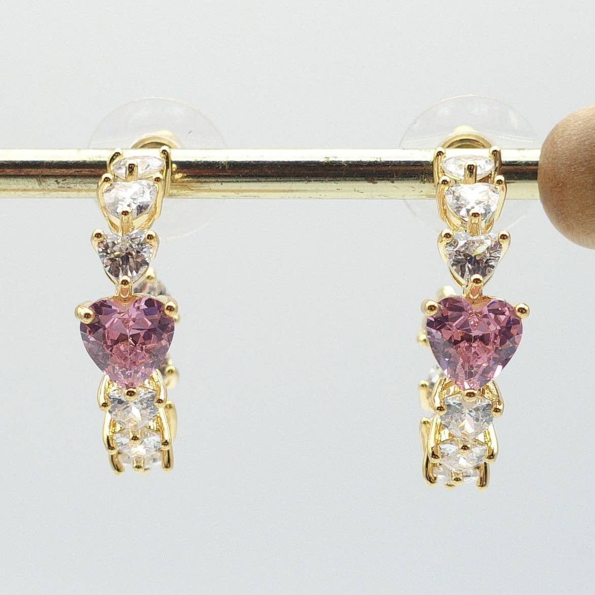 Daemon srls – wholesale Hoop-örhängen – CHERIE - STORT hjärta - orecchini en cerchio con cubic zirconia a forma di cuore9