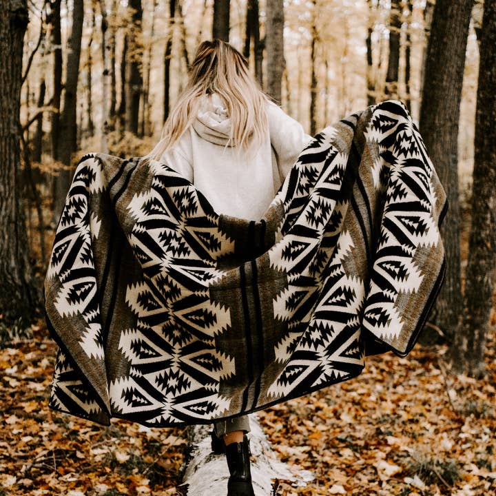 Beyond Borders Collective | Artisan-Made Blankets & Throws - Wholesale Throw Blanket - Quichua Blanket - Onyx Black | home decor | Spring Decor0