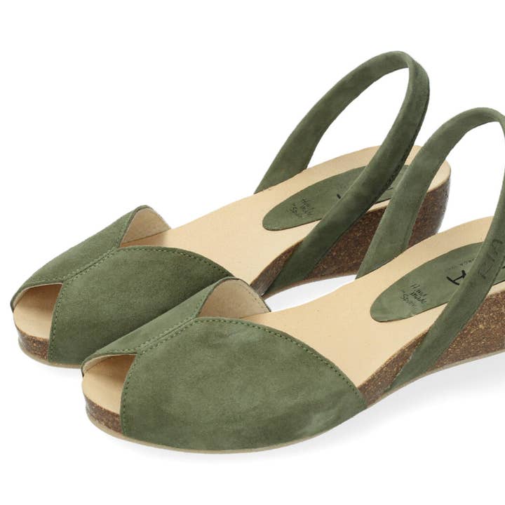 Sandale en liège bio pour femmes en vert kaki pour la vente par Ria Menorca