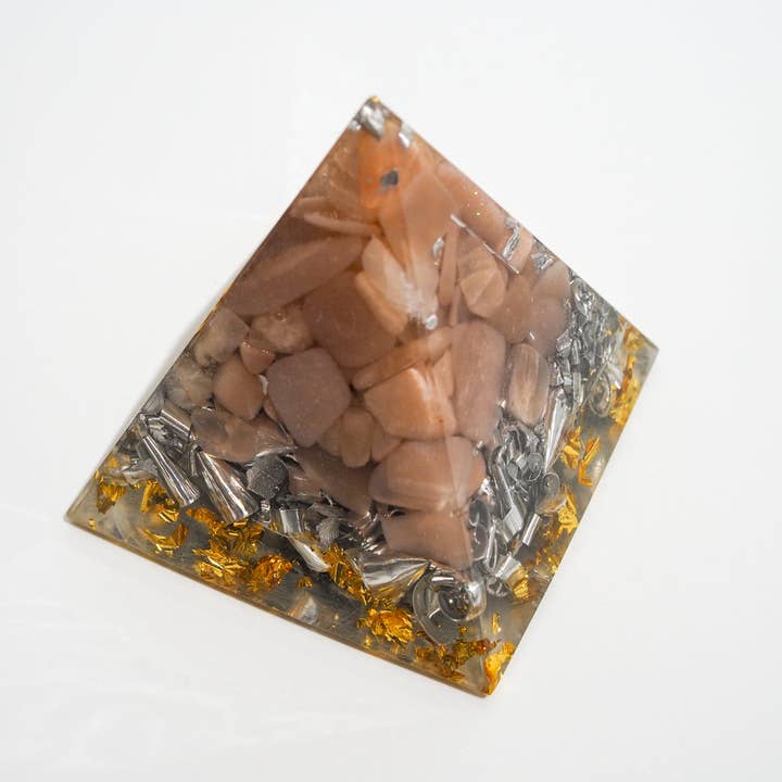 Piramide Orgonite | Eliolite | Chakra del plesso solare per la vendita all'ingrosso da parte di ARCANDLES