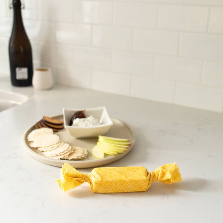 Goldilocks Goods - Wholesale Food storage wrap/bag - Beeswax Food Wraps: Honeybees Set of 32