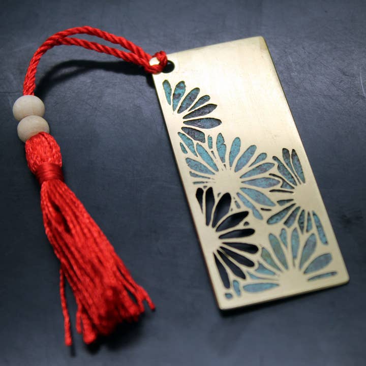 Plataica - Wholesale Bookmark - Brass bookmark with engraved daisies