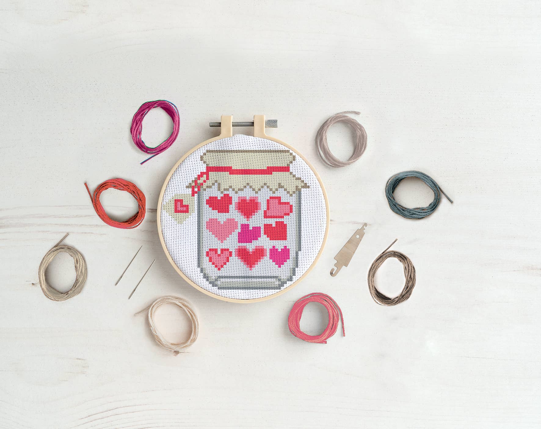 West Design Products - Venta al por mayor Material para bordado/punto de cruz - Kit de manualidades Simply Make en punto de cruz, diseño de tarro de corazones7