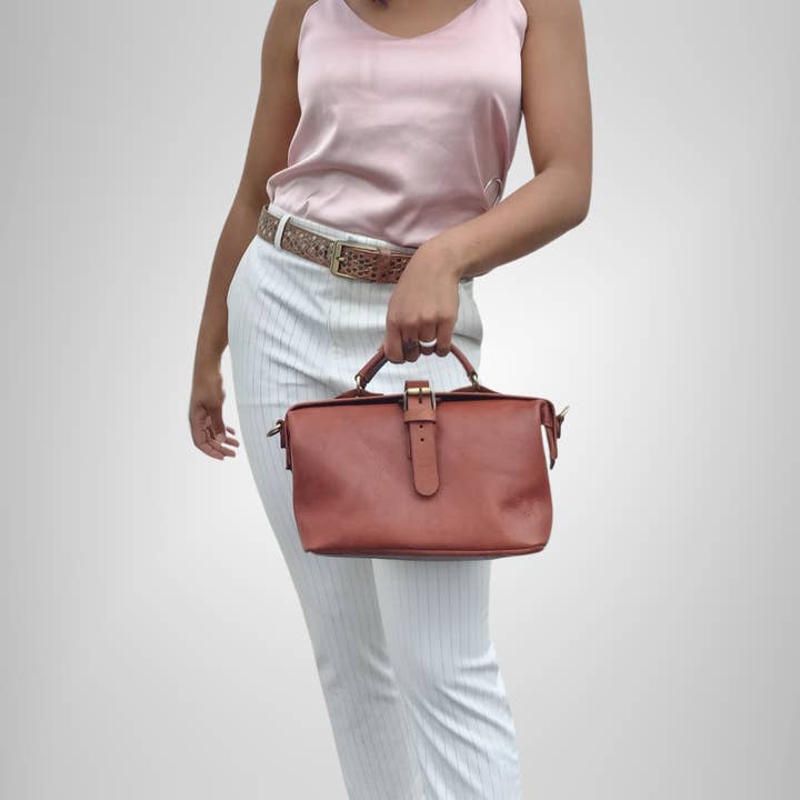 Artisan Stories - Venta al por mayor Bolso con asas - Mujer - Bolso médico pequeño de cuero marrón claro