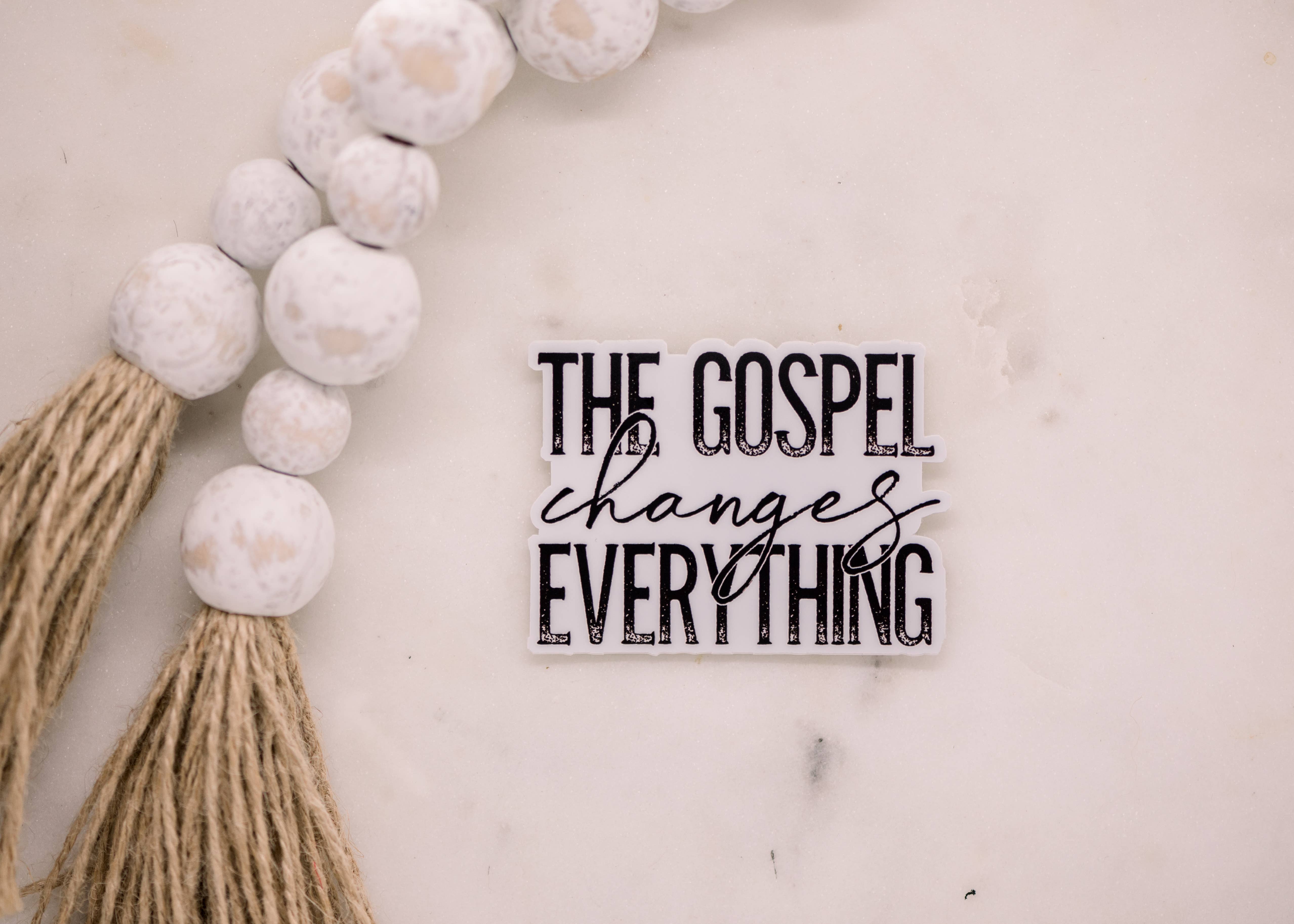 Savannah and James Co – Adesivo por atacado – O Evangelho Muda Tudo, adesivo de vinil, 3x3 pol1