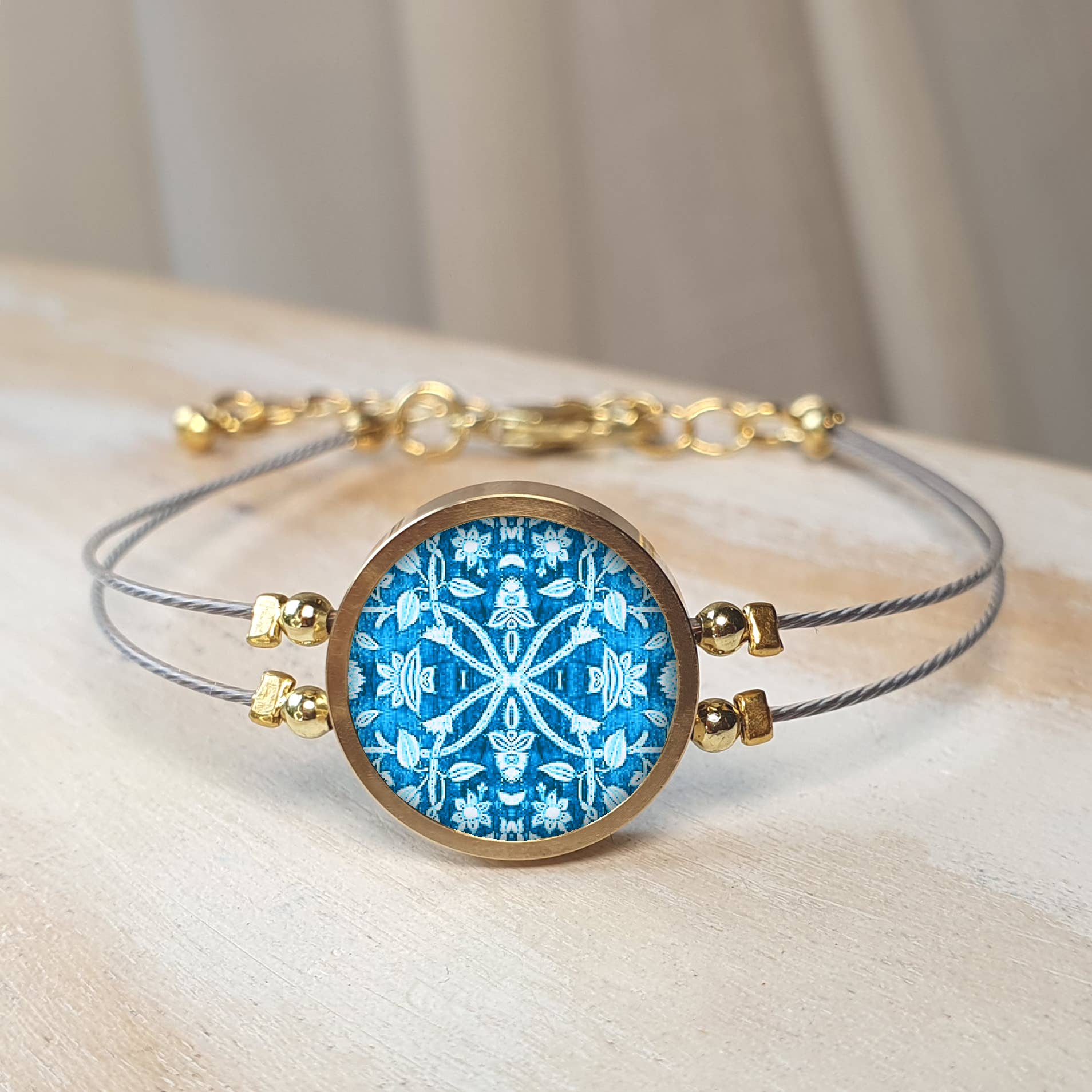 Noa Jewellery – wholesale Charm/dangle bracelet – Round Ceramic Bracelet, Gold Plated Stainless Steel Frame19