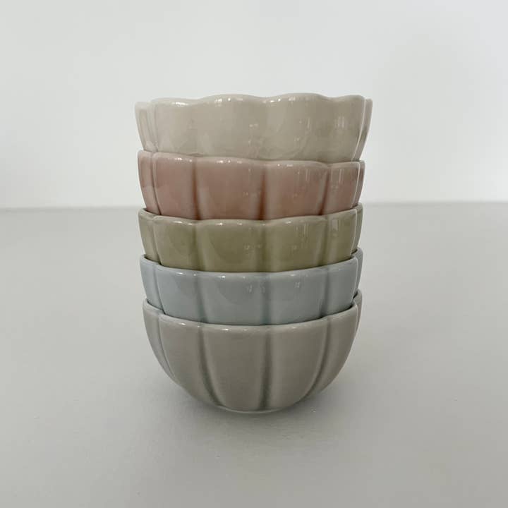 fort & field - Wholesale Decorative Plate/Dish/Bowl - 3" small ceramic pastel chrysanthemum shape Japanese dishes8