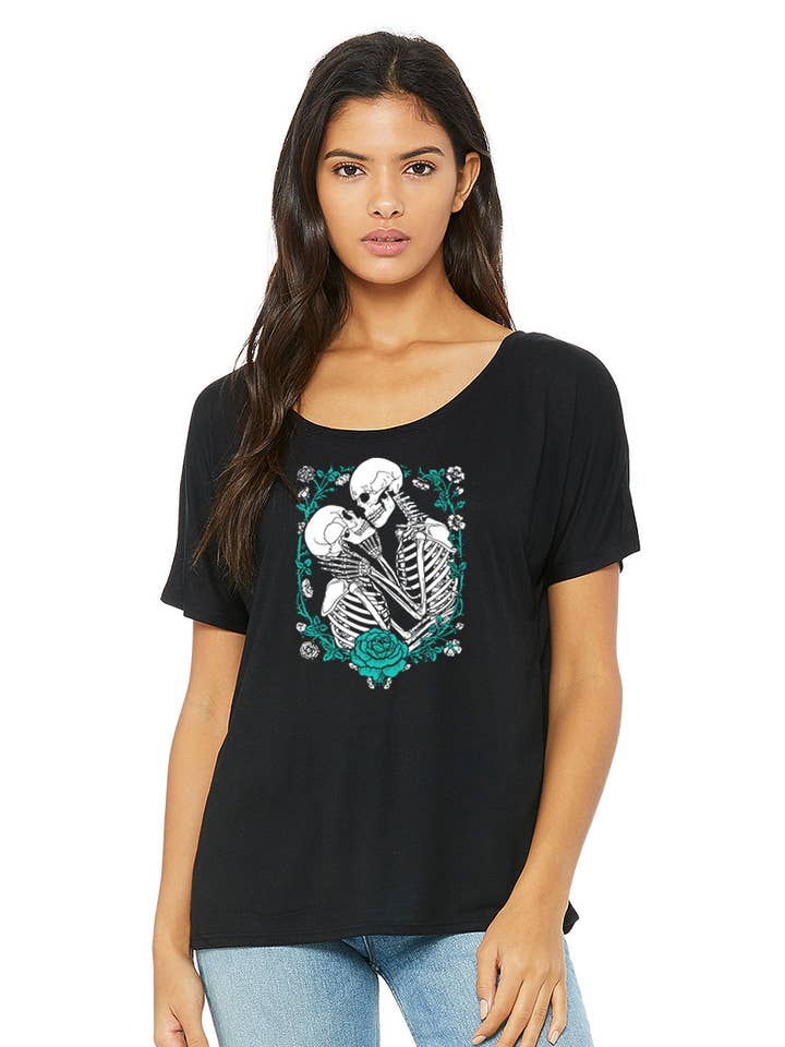 T-shirt Slouchy Skeleton - Noir pour la vente par Nora Libra