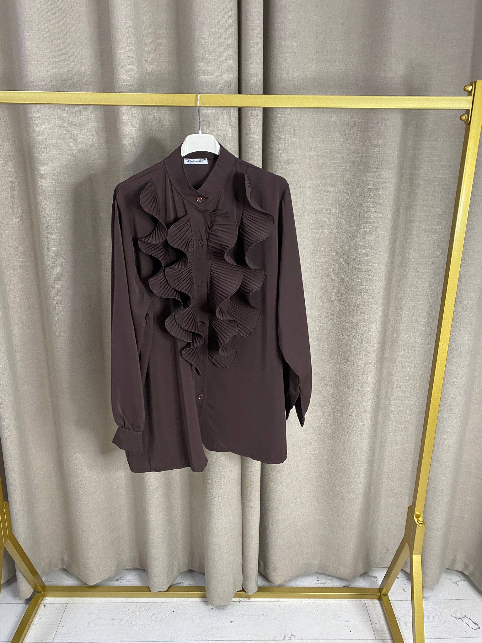 My Winners Direct – Engroshandel Skjorte med buttondown – til kvinder – Bianca Plus skjorte med flæser og lange ærmer10