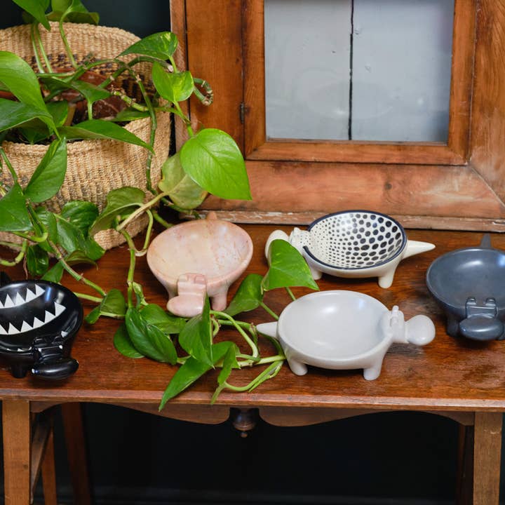 AARVEN – wholesale Decorative plate/dish/bowl – Kenyan Hand Carved Soapstone Hippo Dishes