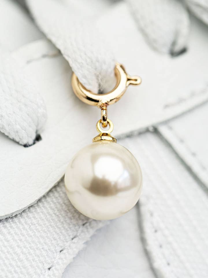 Cheeky Chain - Wholesale Shoe Accessories - Pearl Charm Sneaker