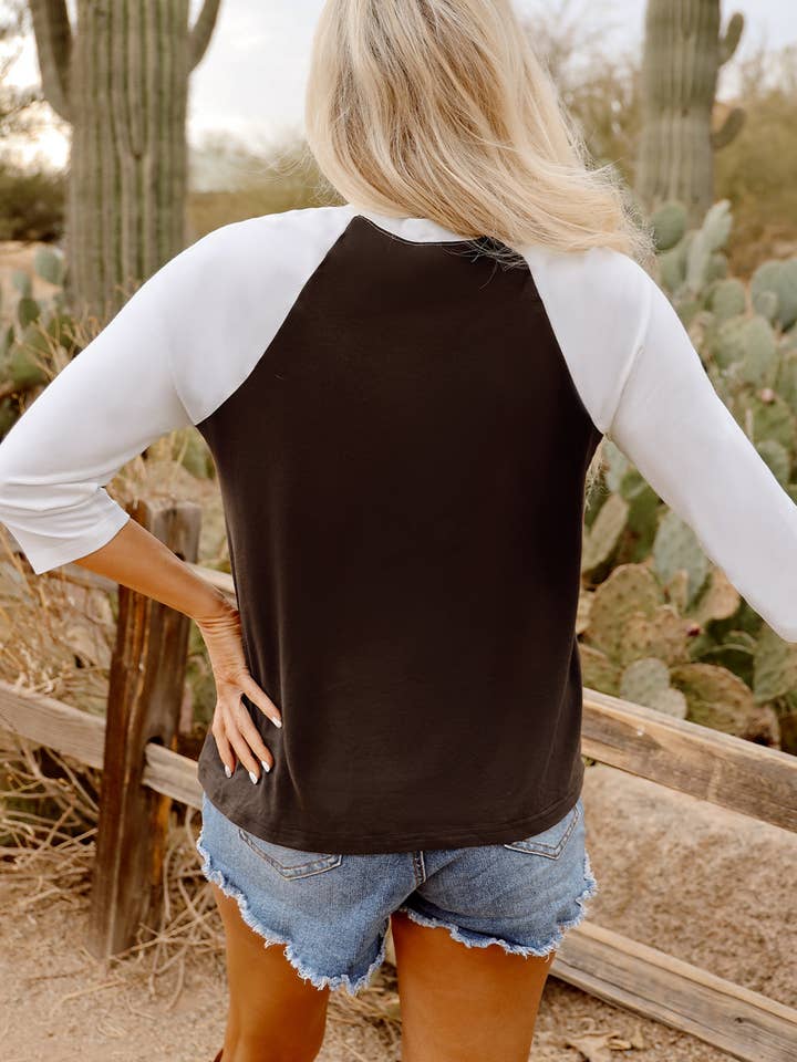 Marrón Top vintage de manga larga raglán gráfico Yeehaw occidental marrón de venta al por mayor en Faire1