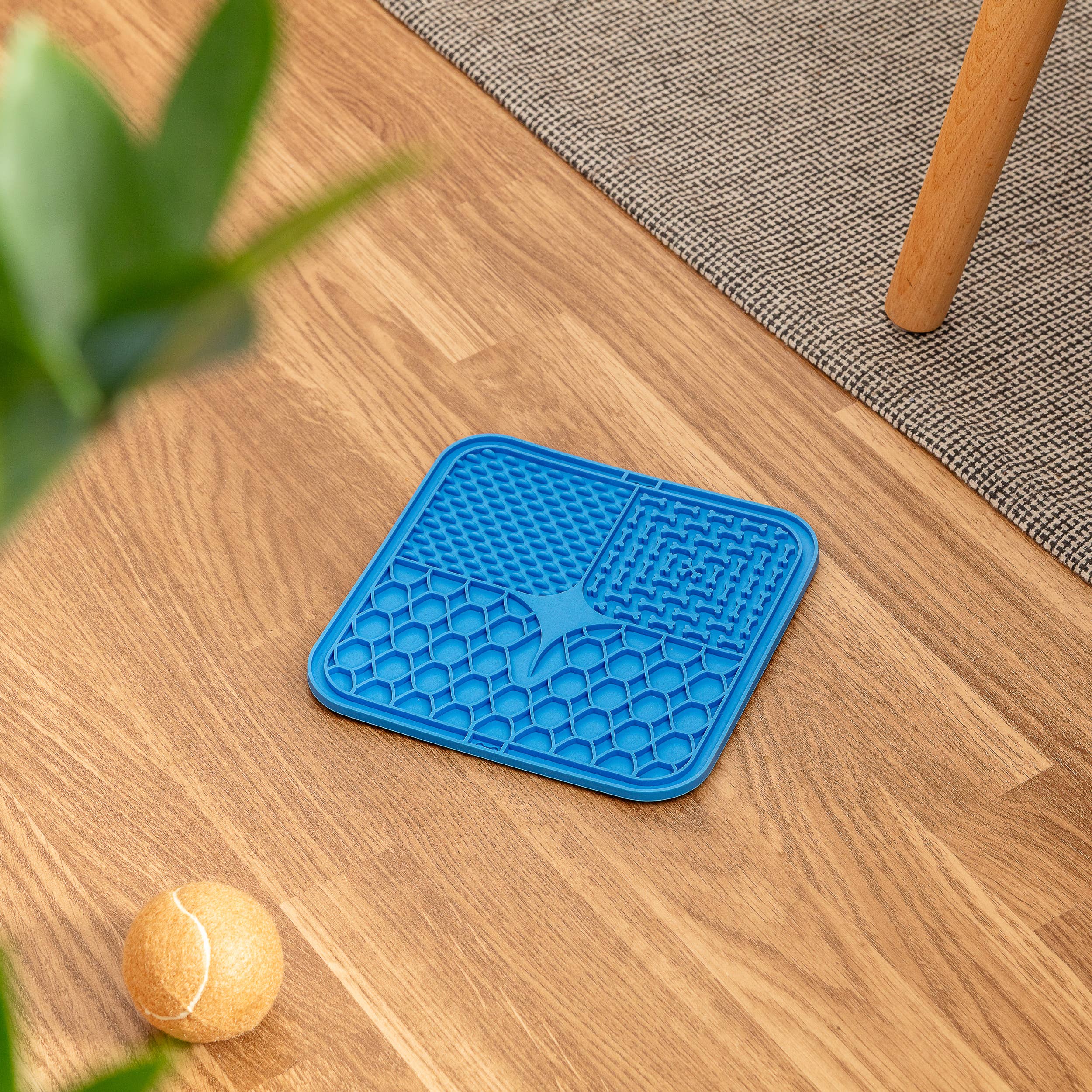 Park Life Designs – wholesale Pet food mat – Dog – Calming Lick Mat2