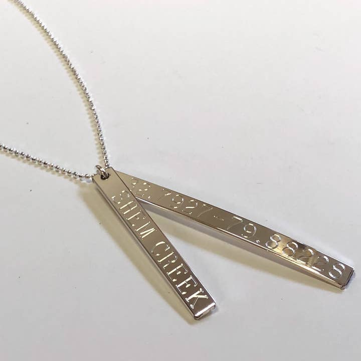 Collier gravé en argent sterling pour la vente par Fishgirl Designs