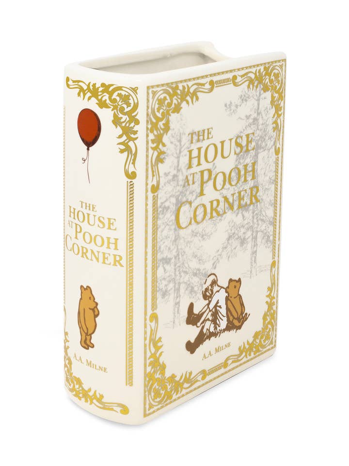 Grand vase en forme de livre, La maison de Pooh pour la vente par Steel Mill and Co.