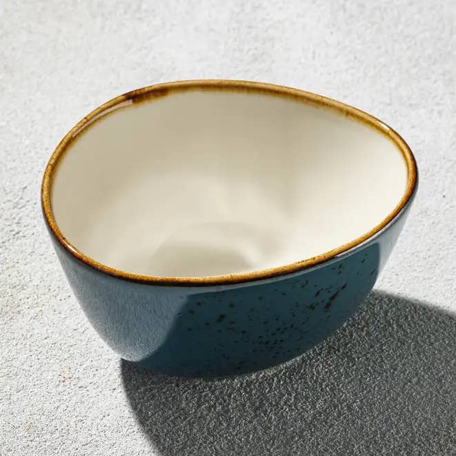 Terra - Bol Ovale, Bleu Foncé, 6,25" pour la vente par Kadra Kitchenware