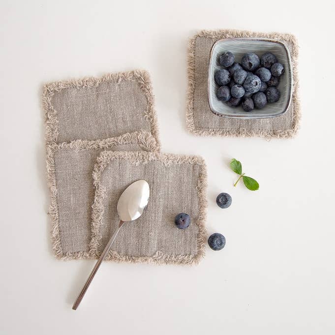 Linen Tales (We cover U.S. import duties) - Wholesale Onderzetters - Onderzetters van natuurlijk linnen met franjes Set van 40