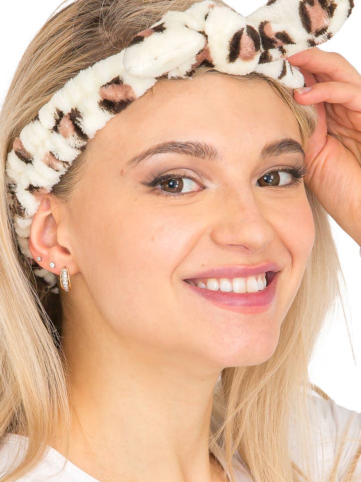 Bandeau de spa en polaire duveteuse à nœud papillon en forme de léopard pour la vente par Cap Zone
