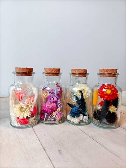 DRYdecorations - Vente Fleur séchée/pressée - Bouteille avec bouchon en liège remplie de fleurs séchées SILKE1