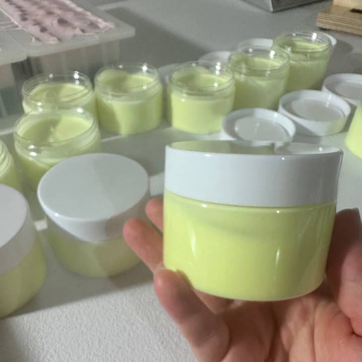 Crème au curcuma et à la vitamine E pour la vente par Serrenta