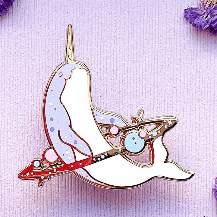 Cosmic Narwhal Emaille-Pin für den Großhandel von Alum and Ink