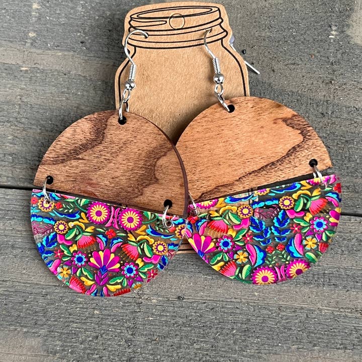 Jill's Jewels - Vendita all'ingrosso Orecchini pendenti - Orecchini Rainbow Floral Hippy, metà acrilico e metà legno