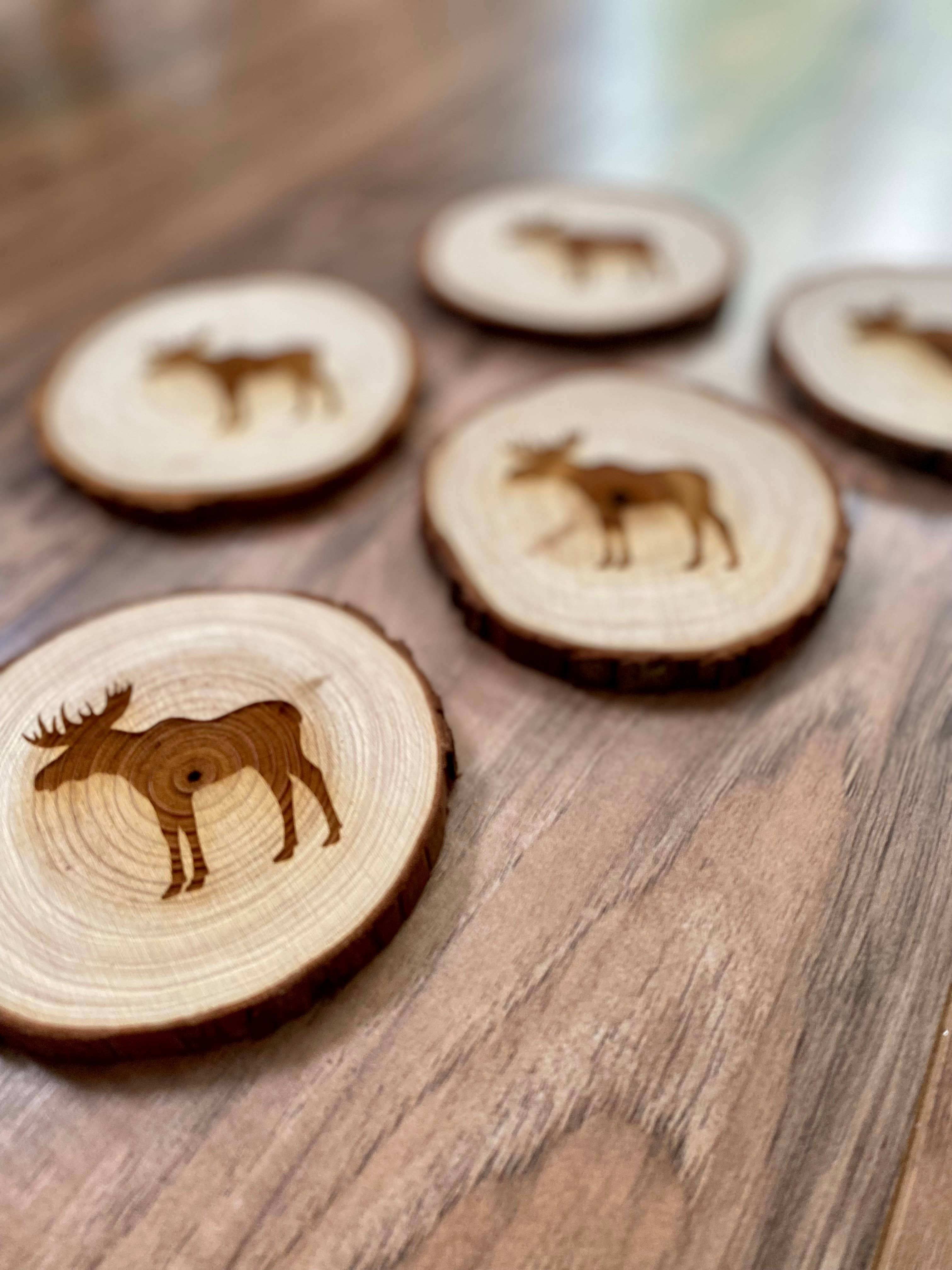 Munsell Made - Vendita all'ingrosso Sottobicchiere - Sottobicchieri in legno intagliati con alce3