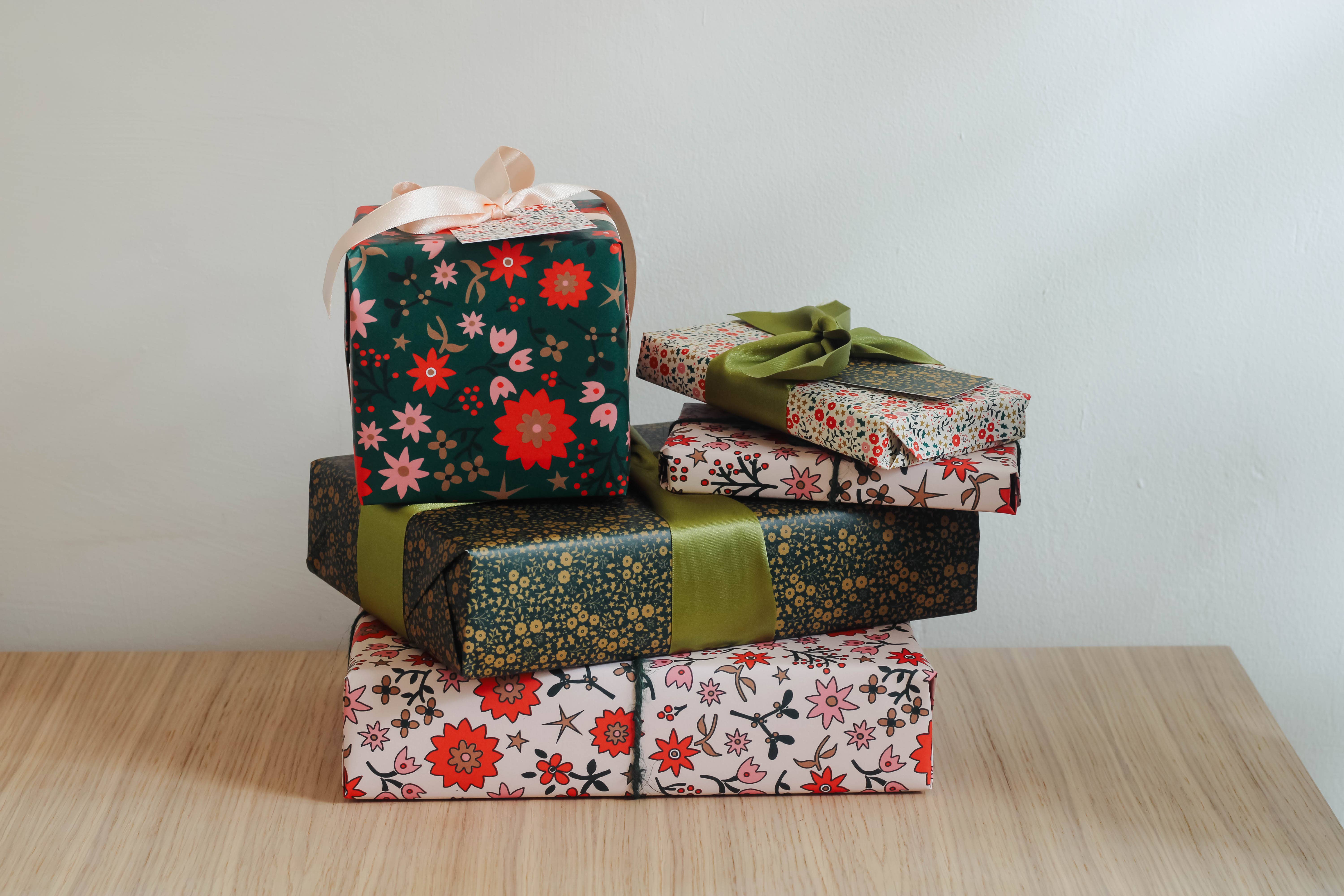 Lucy says I do - Vendita all'ingrosso Carta da regalo in fogli - Carta regalo natalizia retrò Scandi floreale double face7