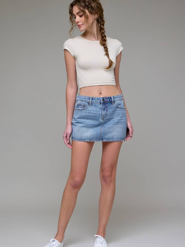 Jupe Micro Mini Classique Peyton Medium Light pour la vente par Hidden Jeans