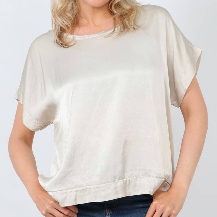 Top texturé en soie crème pour la vente par Sarta