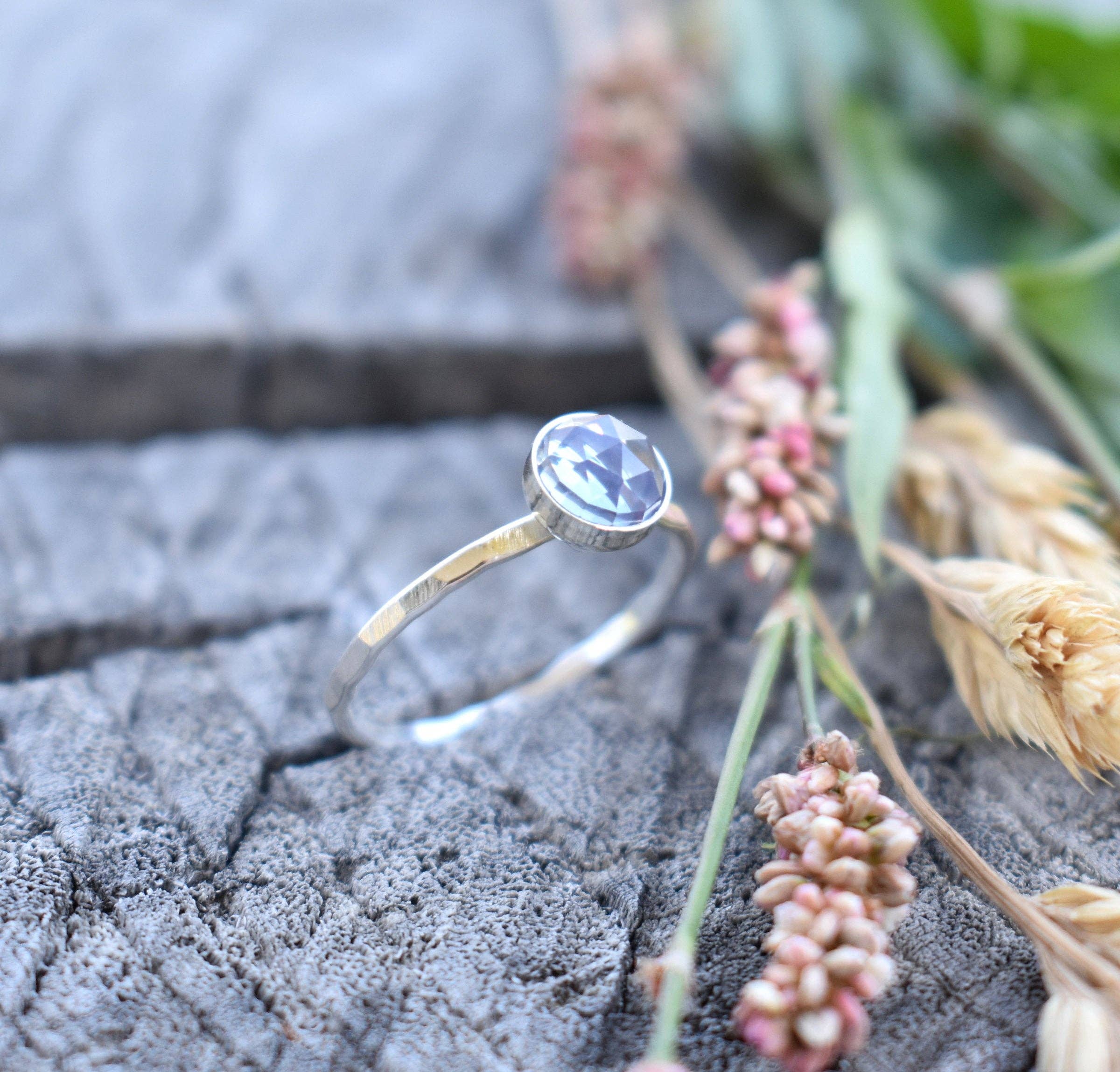 A Wild Violet – wholesale Solitairering – Alexandrit Ring