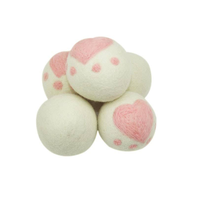 DM Retail BV - Wholesale Interior Scent - Wholesale Dryer Balls - 3 dryer balls 7cm with pink heart from sheep's wool2