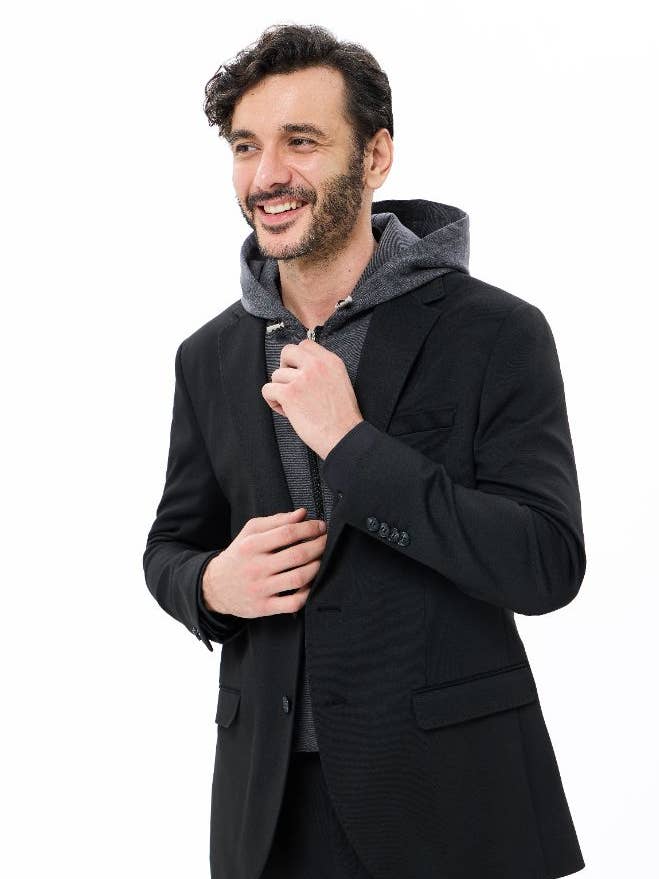 Veste de sport noire en tricot avec capuche amovible pour la vente par Luchiano Visconti
