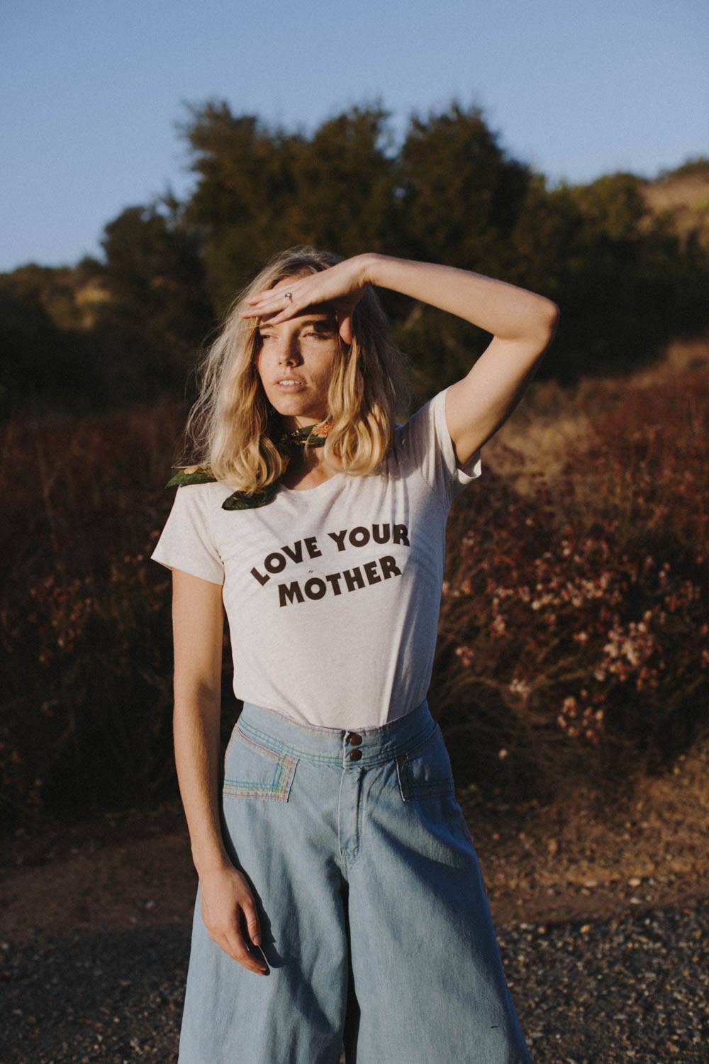 The Bee & The Fox – Großhandel T-Shirt mit Siebdruck – Damen – Love Your Mother (U-Ausschnitt) *SALE* | T-Shirt mit Motiv1