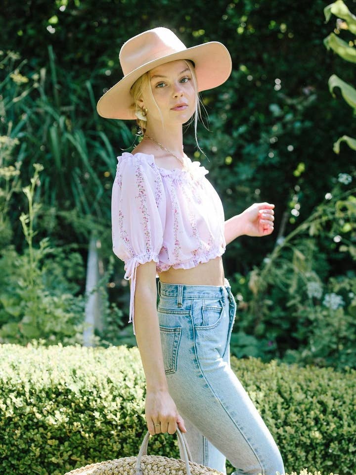 Top Dahlia - Viola Floreale Crop per la vendita all'ingrosso da parte di merritt charles