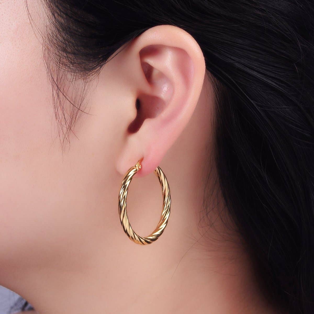 Aim Eternal - Wholesale Hoop Earrings - Stainless Steel 35mm Twisted Line-Textured Latch Hoop Earrings | AE4061