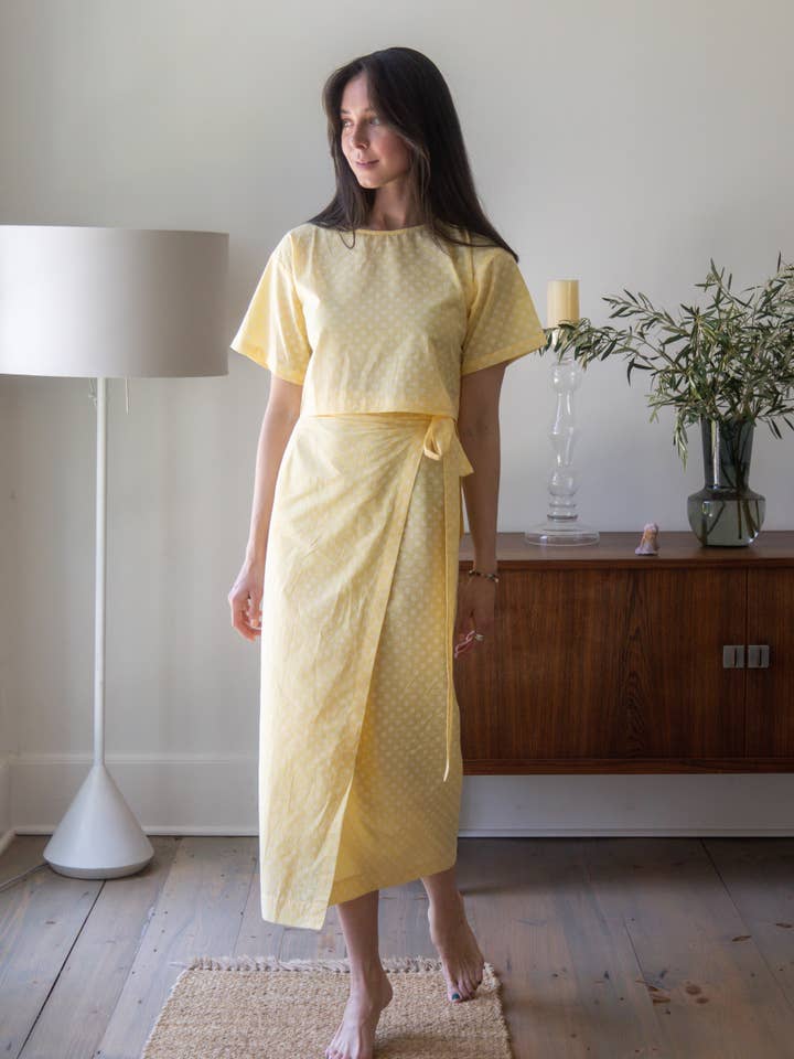 Gonna Avvolgente Lennon - Ideale da Abbinare con il Top con Fiocco Lennon per la vendita all'ingrosso da parte di Sarah Spiegel