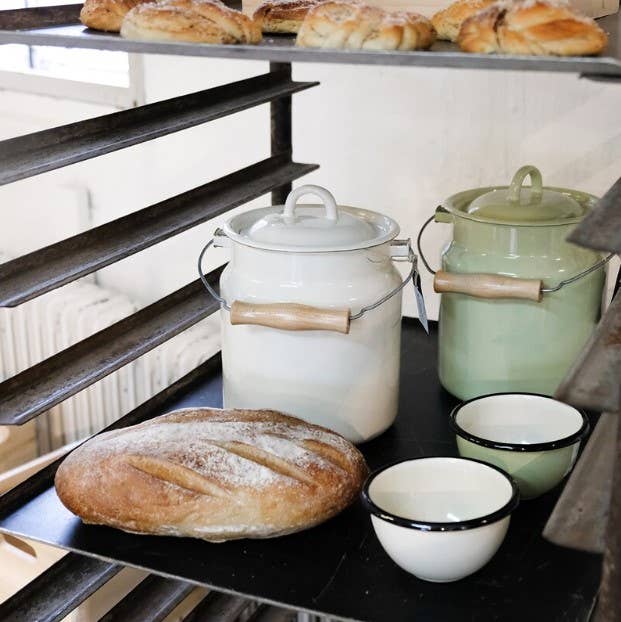 STP - Wholesale Jar - Vintage Style Enamel Milk Can with Lid 3.5-qt1