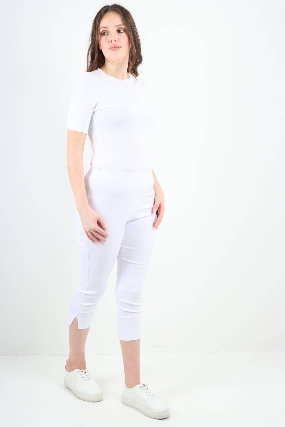 Miss Bold - Vendita all'ingrosso Pantalone - Donna - Pantaloni Capri in tinta unita italiana66